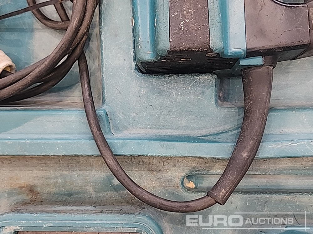 معدات البناء Makita HM1100 110 Volt Breaker: صور 12