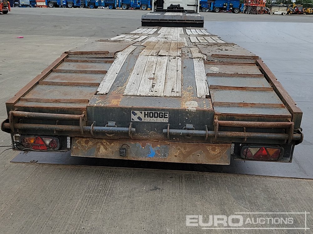 Montracon Tri Axle Step Frame Low Loader Trailer - عربة مسطحة منخفضة نصف مقطورة: صور 4 Montracon Tri Axle Step Frame Low Loader Trailer - عربة مسطحة منخفضة نصف مقطورة: صور 4