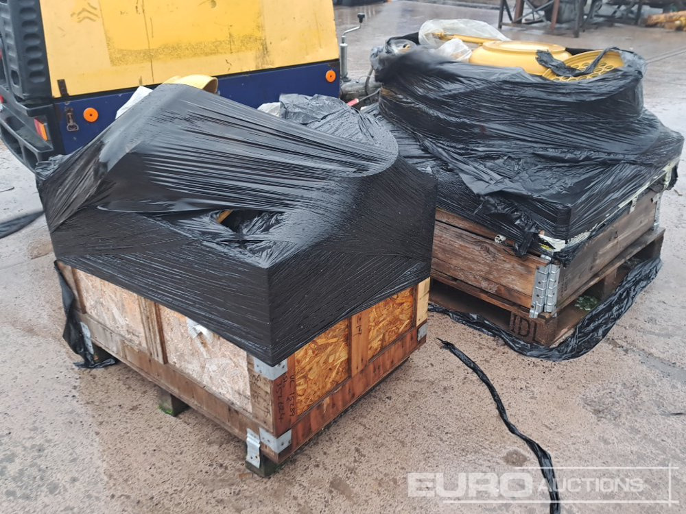 Pallet of Filter Housings (2 of) - قطع الغيار: صور 2 Pallet of Filter Housings (2 of) - قطع الغيار: صور 2