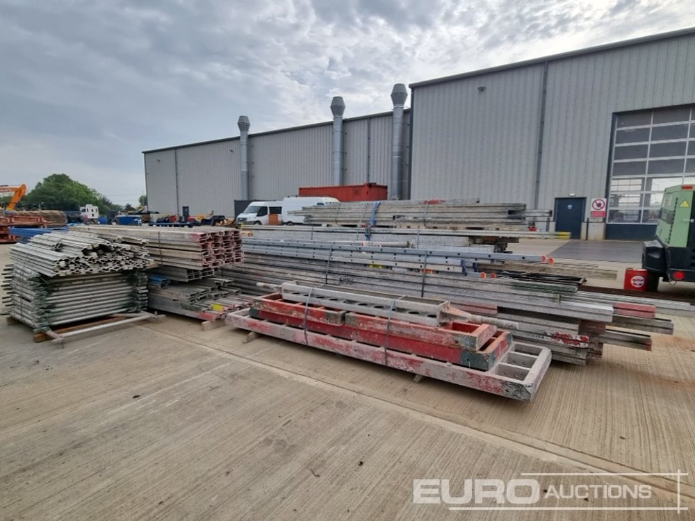 Peri Trio 3.3m x 0.9m Panel, 2.7m x 0.7m Panel, 1.2m x 0.7m Panel, 1.2m x 0.6m Panel, Bundle of 225mm Twin Web Beams (2 of), Bundle of 150mm Twin Web Beams (4 of), Adjustable Acrow Prop (5 of) - معدات البناء: صور 1 Peri Trio 3.3m x 0.9m Panel, 2.7m x 0.7m Panel, 1.2m x 0.7m Panel, 1.2m x 0.6m Panel, Bundle of 225mm Twin Web Beams (2 of), Bundle of 150mm Twin Web Beams (4 of), Adjustable Acrow Prop (5 of) - معدات البناء: صور 1
