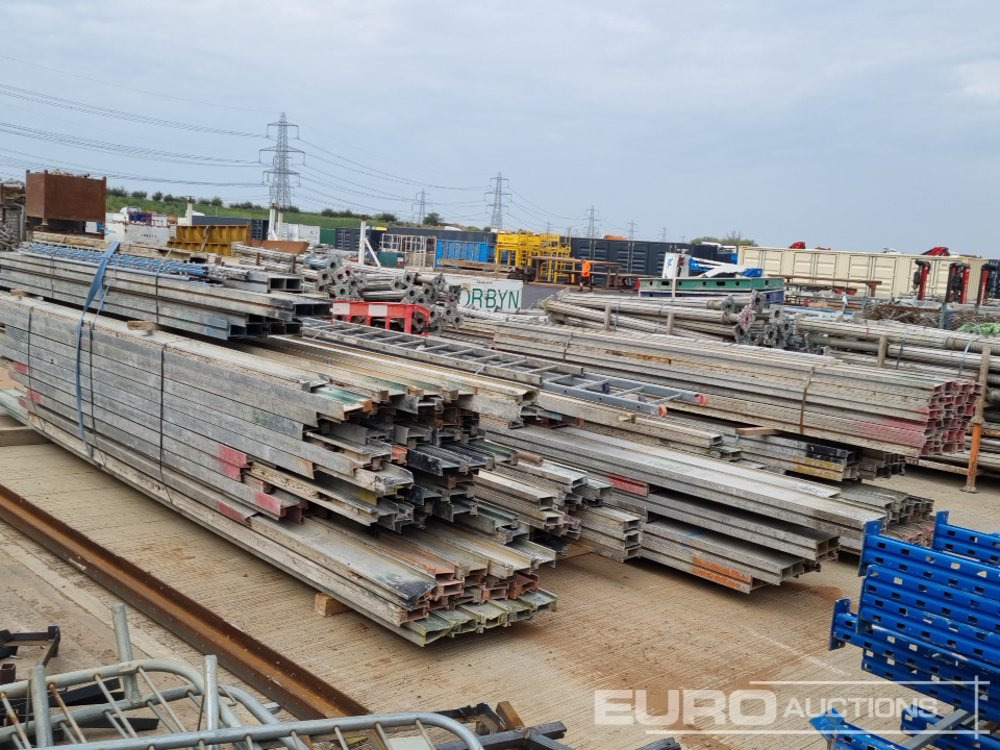 Peri Trio 3.3m x 0.9m Panel, 2.7m x 0.7m Panel, 1.2m x 0.7m Panel, 1.2m x 0.6m Panel, Bundle of 225mm Twin Web Beams (2 of), Bundle of 150mm Twin Web Beams (4 of), Adjustable Acrow Prop (5 of) - معدات البناء: صور 5 Peri Trio 3.3m x 0.9m Panel, 2.7m x 0.7m Panel, 1.2m x 0.7m Panel, 1.2m x 0.6m Panel, Bundle of 225mm Twin Web Beams (2 of), Bundle of 150mm Twin Web Beams (4 of), Adjustable Acrow Prop (5 of) - معدات البناء: صور 5