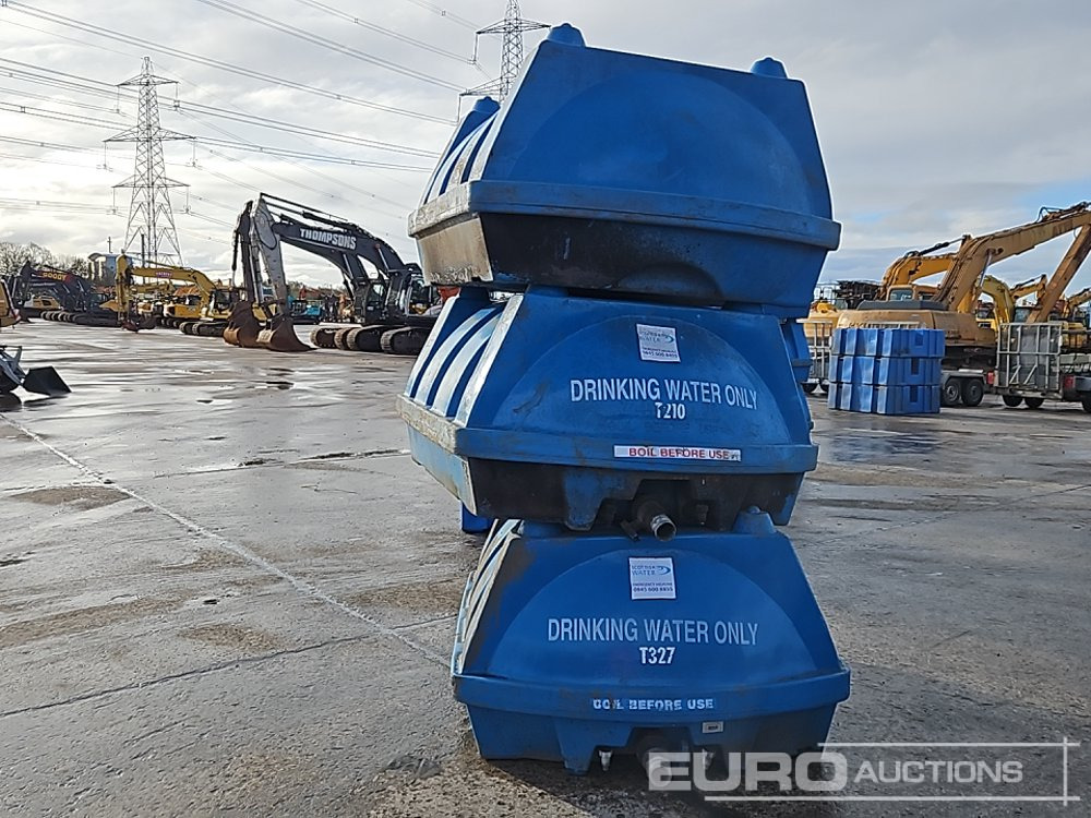 Plastic Water Bowser (3 of) - خزان تخزين: صور 4 Plastic Water Bowser (3 of) - خزان تخزين: صور 4