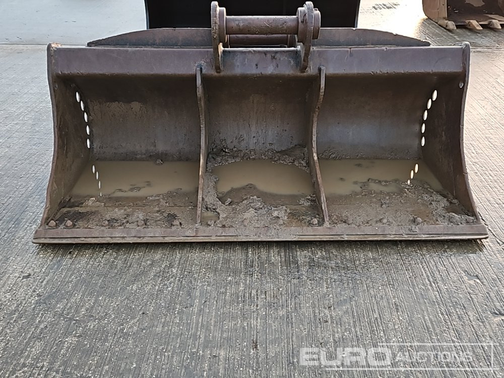 Rhinox 84" Ditching Bucket 80mm Pin to suit 20 Ton Excavator - بكت: صور 2 Rhinox 84" Ditching Bucket 80mm Pin to suit 20 Ton Excavator - بكت: صور 2