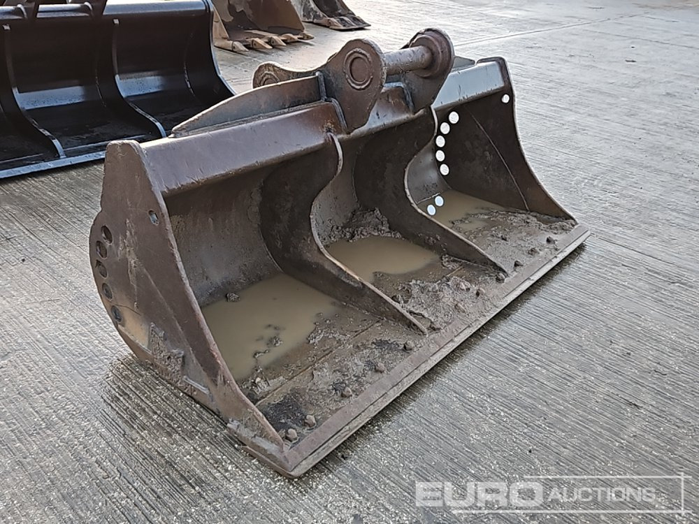 Rhinox 84" Ditching Bucket 80mm Pin to suit 20 Ton Excavator - بكت: صور 1 Rhinox 84" Ditching Bucket 80mm Pin to suit 20 Ton Excavator - بكت: صور 1