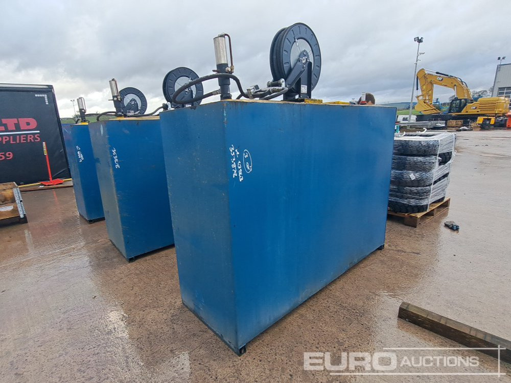 Steel Tank, Retractable Hose (3 of) - خزان تخزين: صور 4 Steel Tank, Retractable Hose (3 of) - خزان تخزين: صور 4