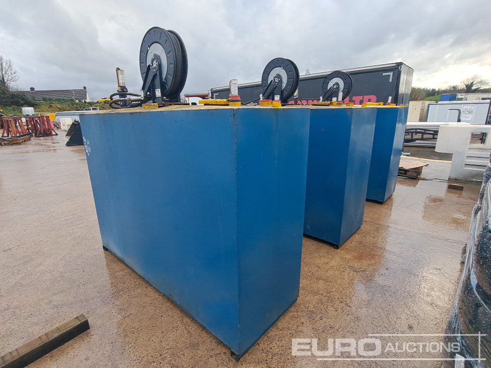 Steel Tank, Retractable Hose (3 of) - خزان تخزين: صور 1 Steel Tank, Retractable Hose (3 of) - خزان تخزين: صور 1