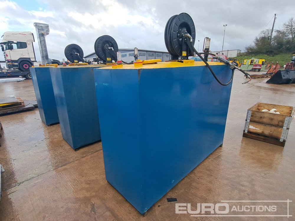 Steel Tank, Retractable Hose (3 of) - خزان تخزين: صور 2 Steel Tank, Retractable Hose (3 of) - خزان تخزين: صور 2