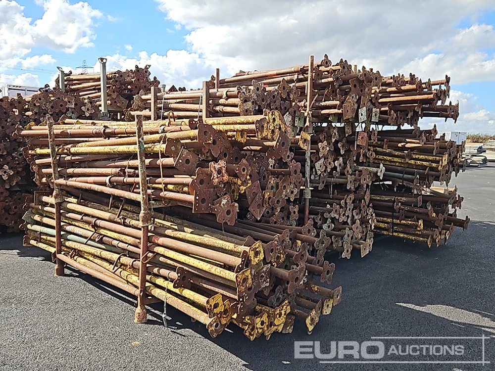 Stillage of Acrow Props (14 of) - معدات البناء: صور 5 Stillage of Acrow Props (14 of) - معدات البناء: صور 5