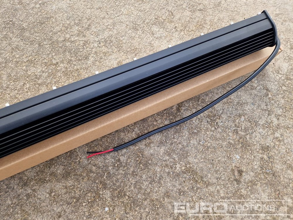 Unused 20" 180W Combo Beam LED Light Bar, Mounting Brackets, IP68 Waterproof - معدات البناء: صور 5 Unused 20" 180W Combo Beam LED Light Bar, Mounting Brackets, IP68 Waterproof - معدات البناء: صور 5