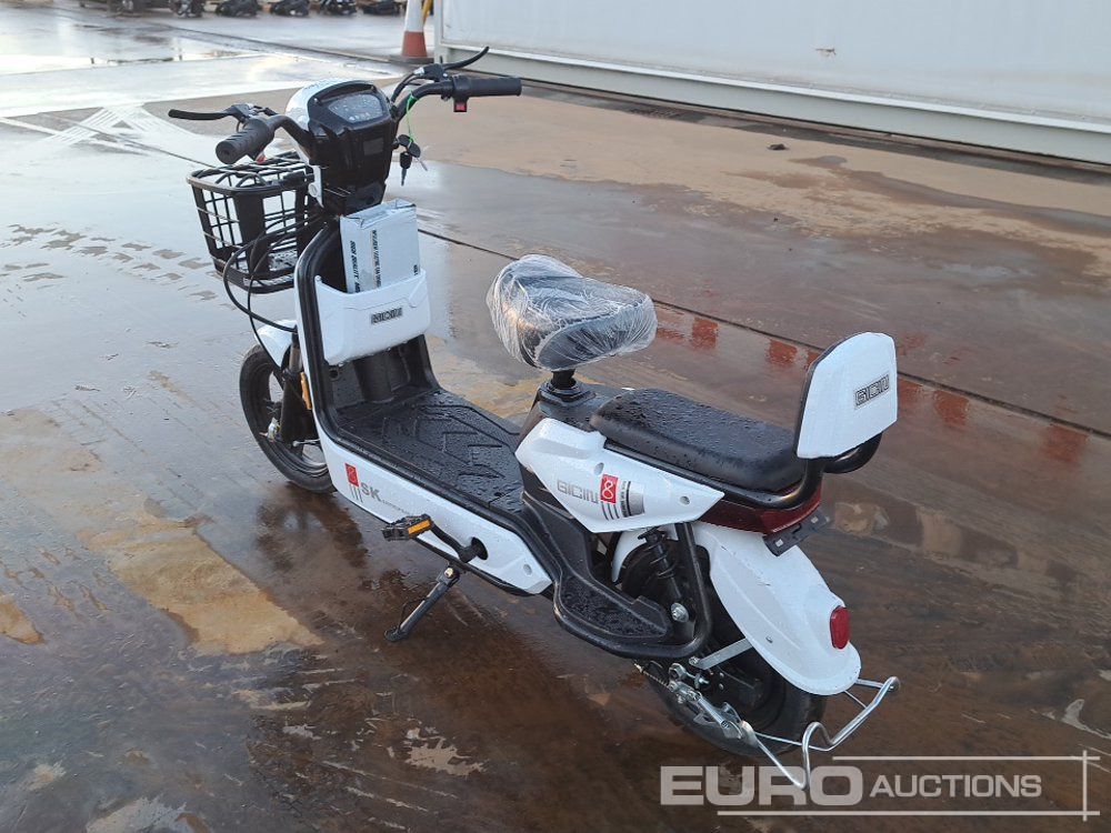 Unused 2025 SK8 Electric Bicycle - عربة جولف: صور 3 Unused 2025 SK8 Electric Bicycle - عربة جولف: صور 3