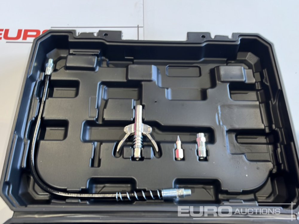 Unused Boss 21 Volt Lithium Battery Cordless Grease Gun - معدات الورش: صور 3 Unused Boss 21 Volt Lithium Battery Cordless Grease Gun - معدات الورش: صور 3