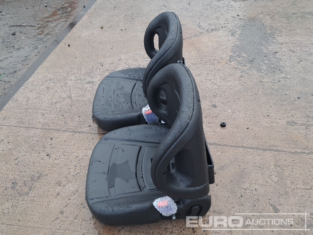 Unused Spring Loaded Forklift Seats (2 of) - قطع الغيار: صور 2 Unused Spring Loaded Forklift Seats (2 of) - قطع الغيار: صور 2
