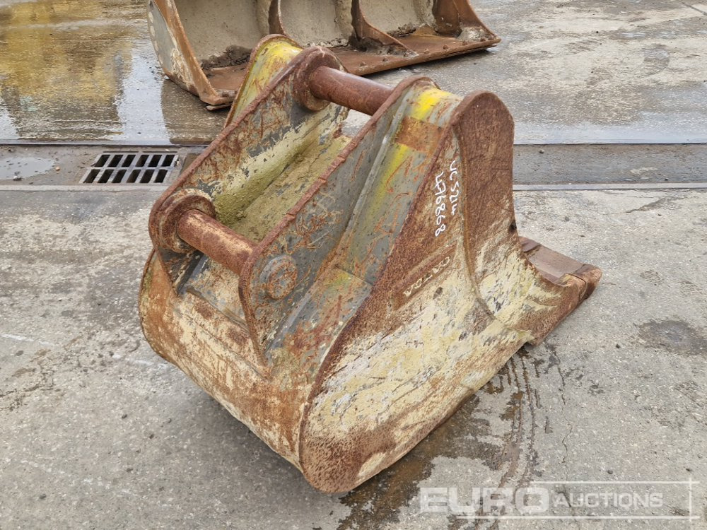 Volvo 24" Digging Bucket 65mm Pin to suit 13 Ton Excavator - بكت: صور 5 Volvo 24" Digging Bucket 65mm Pin to suit 13 Ton Excavator - بكت: صور 5