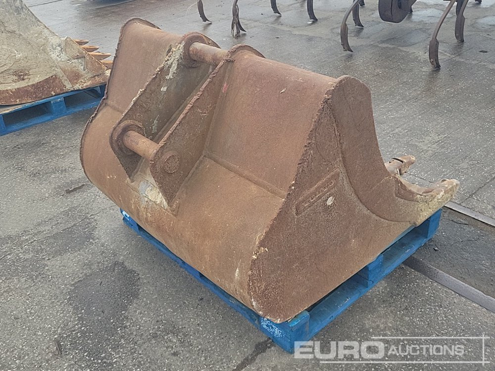 Volvo 46" Digging Bucket 65mm Pin to suit 13 Ton Excavator - بكت: صور 5 Volvo 46" Digging Bucket 65mm Pin to suit 13 Ton Excavator - بكت: صور 5