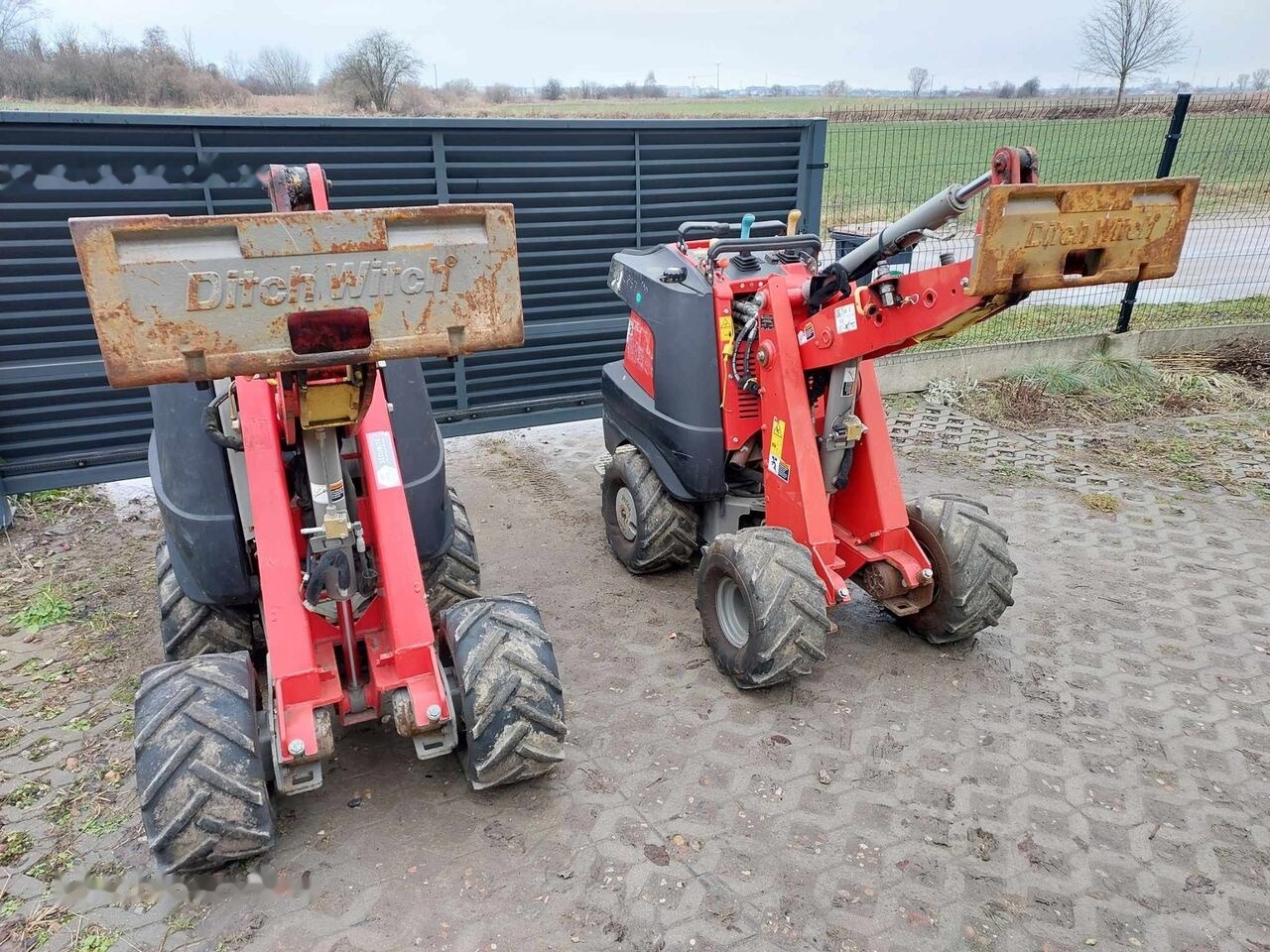 Ditch-Witch Zahn R300 - خندقکن: صور 5 Ditch-Witch Zahn R300 - خندقکن: صور 5