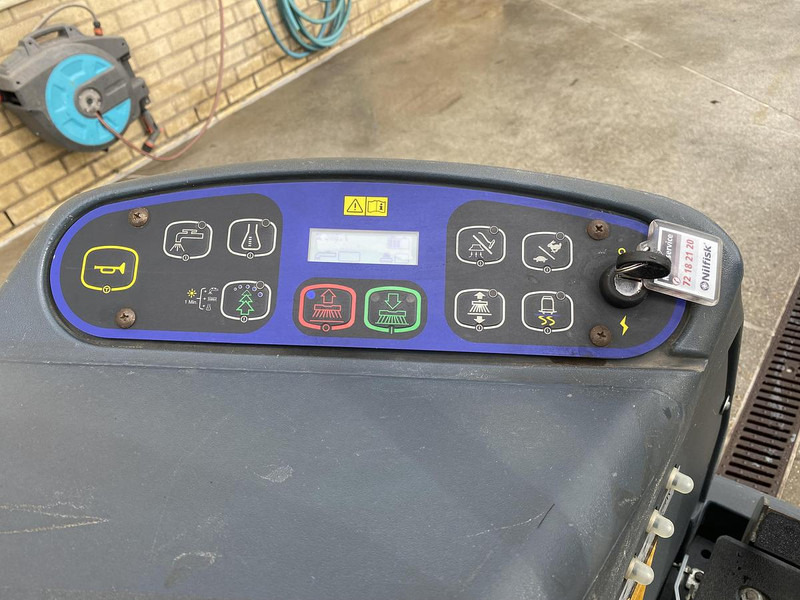 ماكينة فرك وتجفيف Nilfisk SC6500 1100C, Veeg- Schrobmachine: صور 9