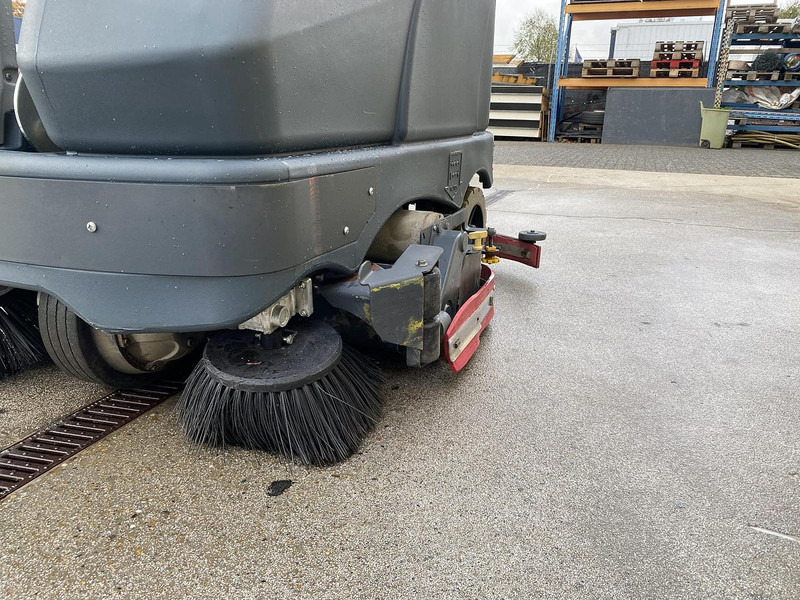 ماكينة فرك وتجفيف Nilfisk SC6500 1300C, Veeg- Schrobmachine: صور 11