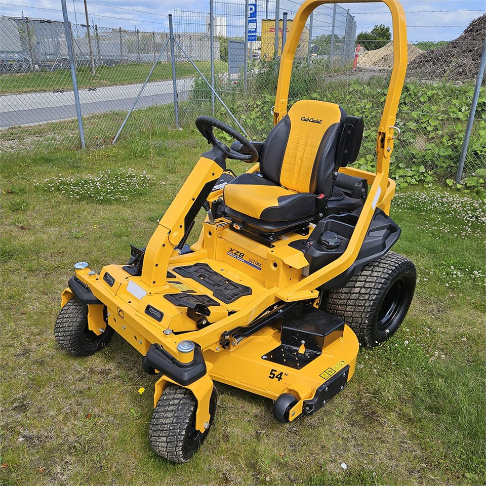 ABC Cub Cadet XZ8 Zero Turn - جزازة المروج: صور 2 ABC Cub Cadet XZ8 Zero Turn - جزازة المروج: صور 2