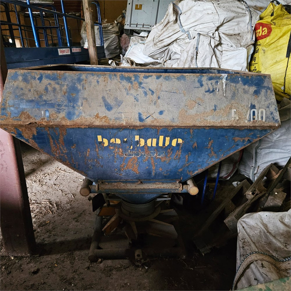 Bogballe B-700 - آلات الأسمدة: صور 1 Bogballe B-700 - آلات الأسمدة: صور 1