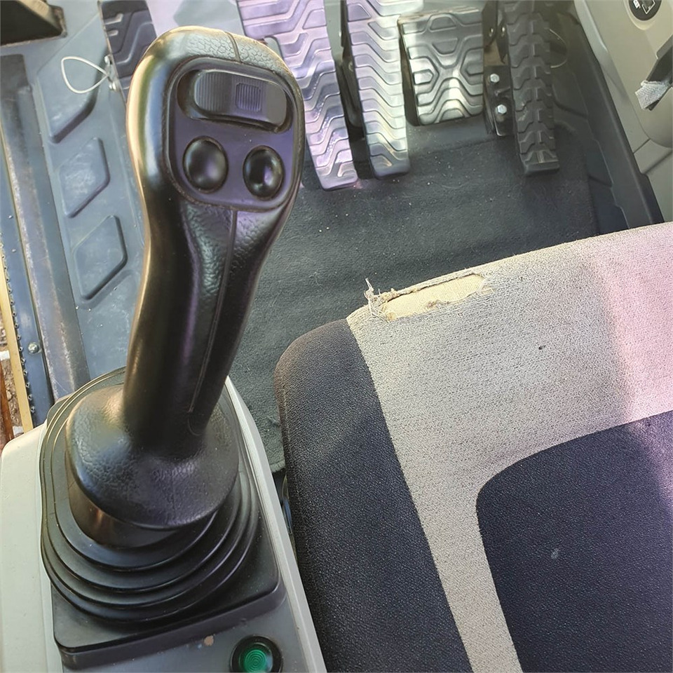 حفارات زحافة Caterpillar 323 EL: صور 15