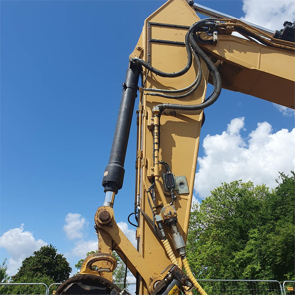 حفارات زحافة Caterpillar 323 EL: صور 28