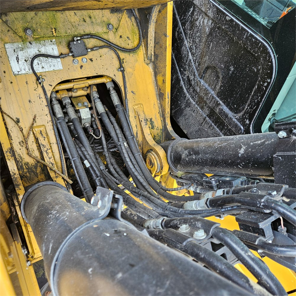 حفارات زحافة Caterpillar 325 FLCR: صور 39