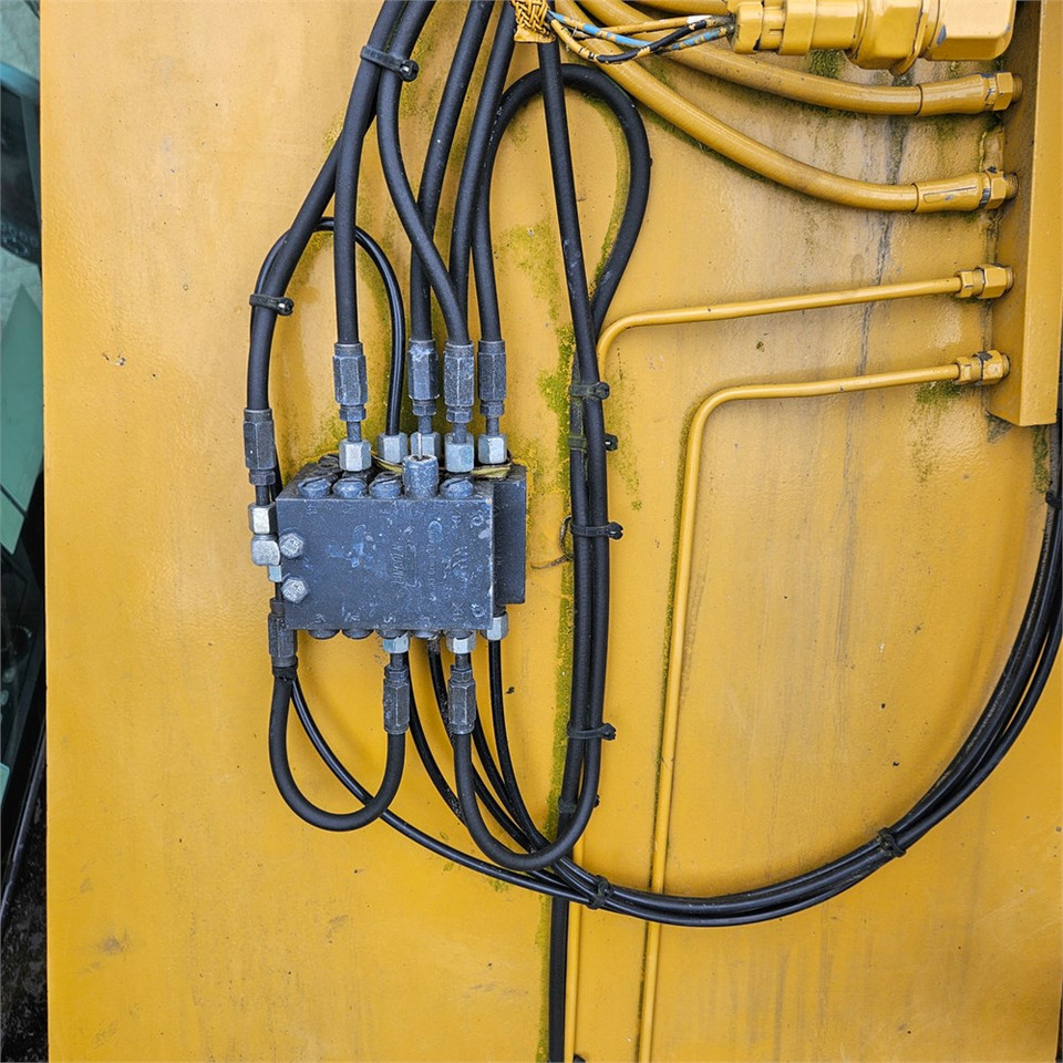 حفارات زحافة Caterpillar 325 FLCR: صور 43