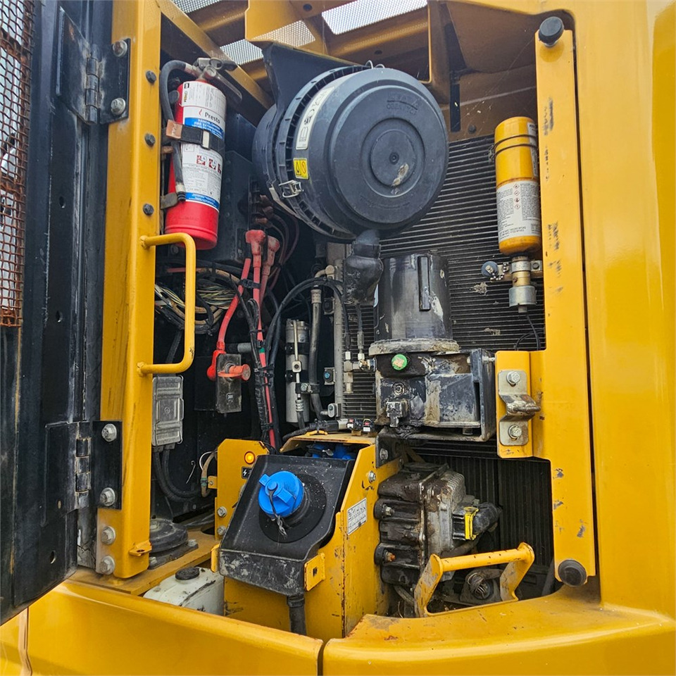 حفارات زحافة Caterpillar 325 FLCR: صور 24