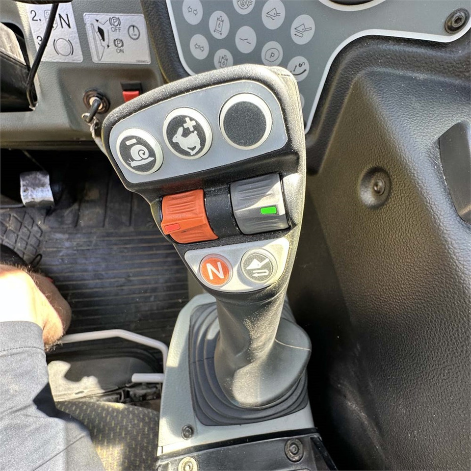 رافعة تلسكوبية Claas 9055 Scorpion VP+ Agro: صور 13