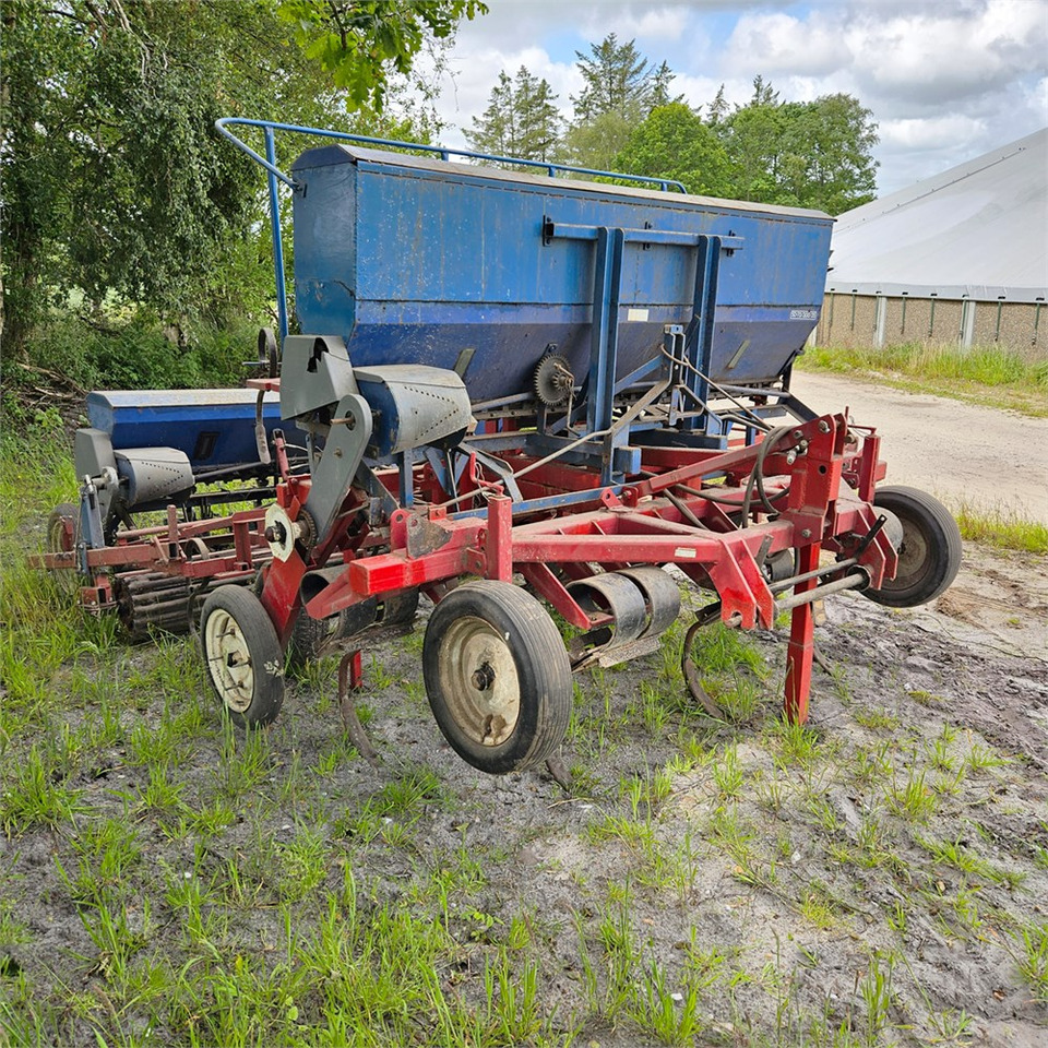 Fiona 4300 - آلات البذر والغرس والشتل: صور 5 Fiona 4300 - آلات البذر والغرس والشتل: صور 5