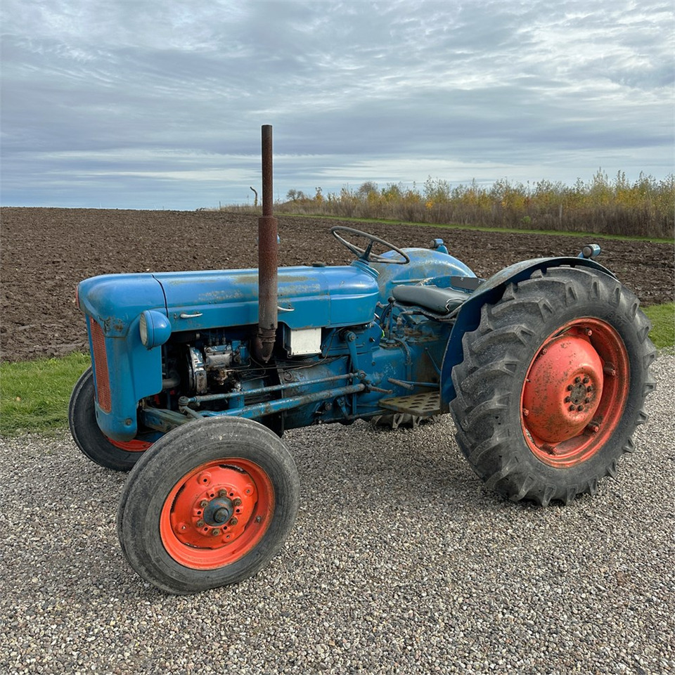 Ford Dexta T3 - جرار: صور 1 Ford Dexta T3 - جرار: صور 1