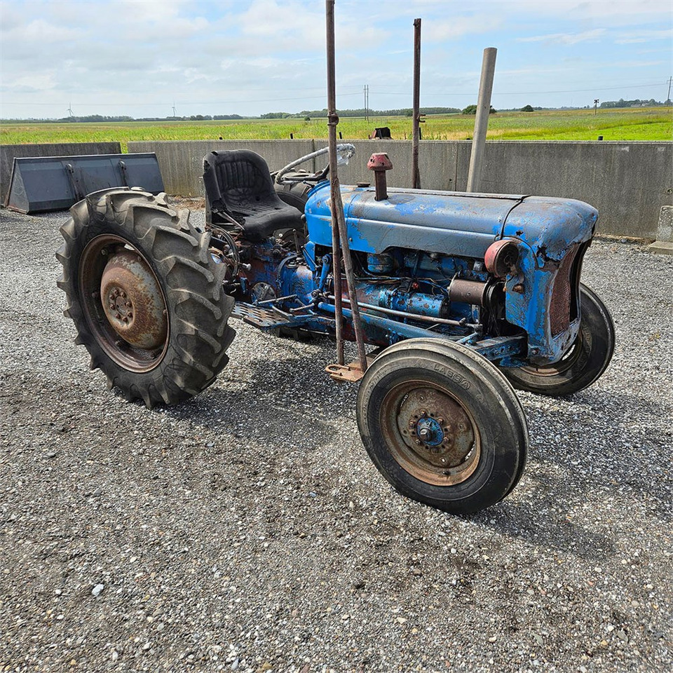 Fordson Dexta - جرار: صور 1 Fordson Dexta - جرار: صور 1