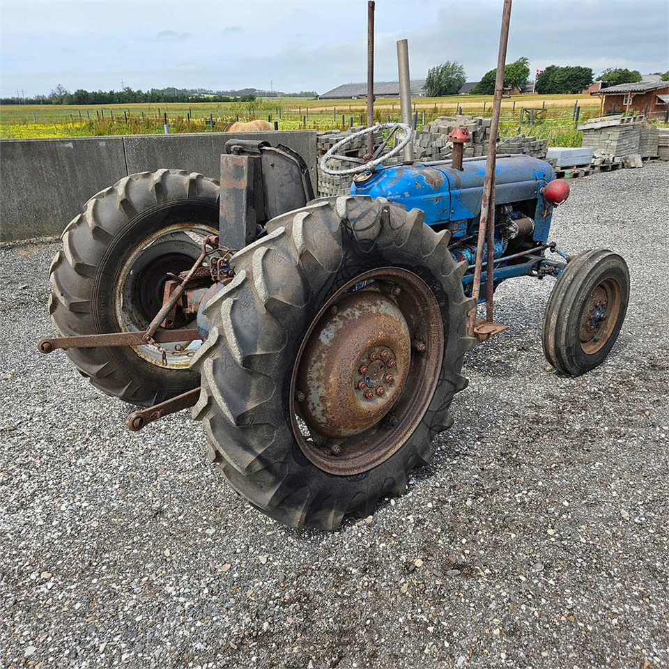Fordson Dexta - جرار: صور 4 Fordson Dexta - جرار: صور 4