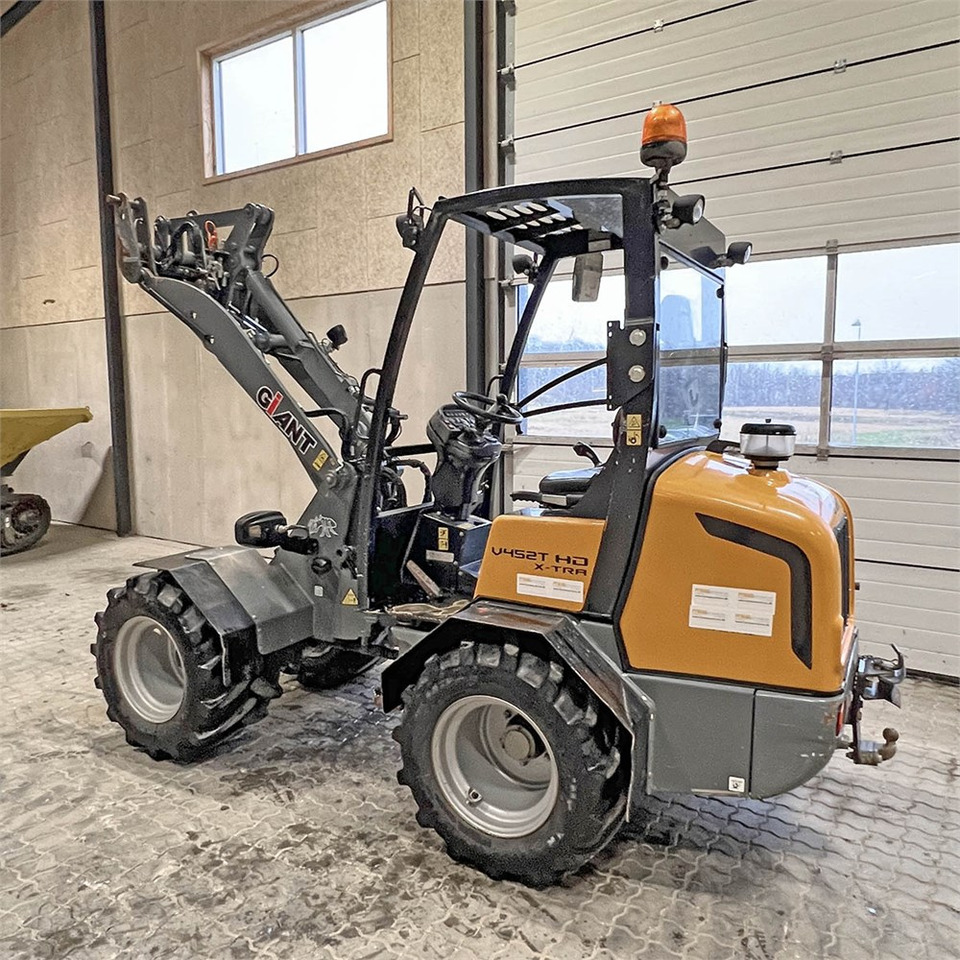 Giant V452T X-Tra HD - اللودر بعجل: صور 3 Giant V452T X-Tra HD - اللودر بعجل: صور 3