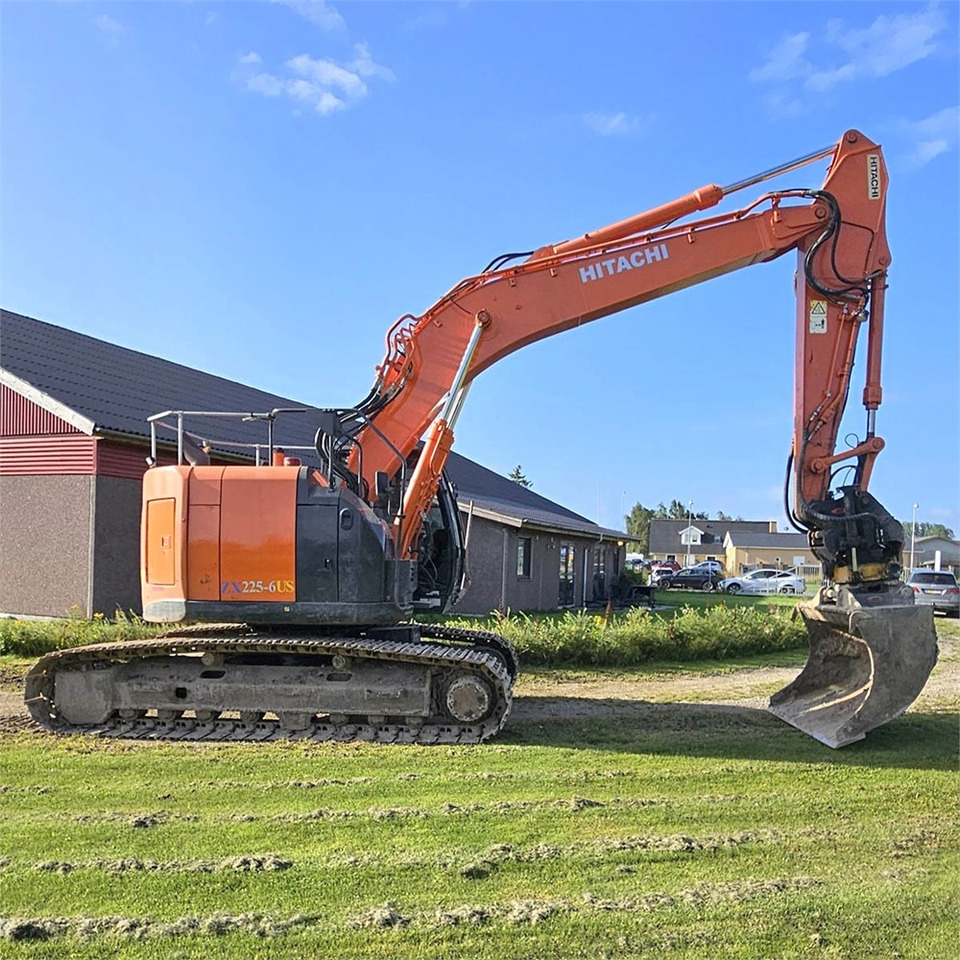 Hitachi ZX 225 - حفارات زحافة: صور 2 Hitachi ZX 225 - حفارات زحافة: صور 2