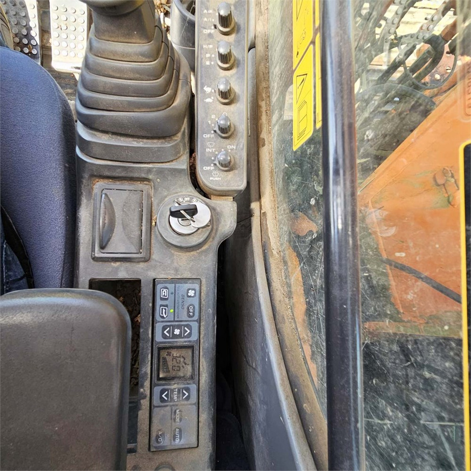 حفارات زحافة Hitachi ZX130 LCN Zaxis: صور 15 حفارات زحافة Hitachi ZX130 LCN Zaxis: صور 15