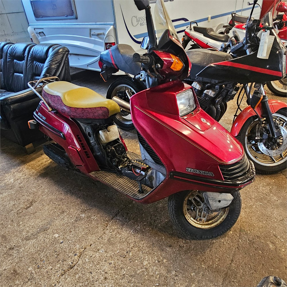 Honda 250 Spacy - دراجة بخارية: صور 1 Honda 250 Spacy - دراجة بخارية: صور 1