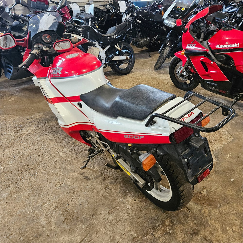 Honda CBR600F Super sport - دراجة بخارية: صور 3 Honda CBR600F Super sport - دراجة بخارية: صور 3