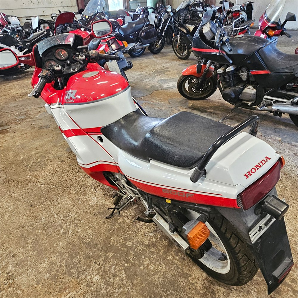 Honda CBR600F Super sport - دراجة بخارية: صور 4 Honda CBR600F Super sport - دراجة بخارية: صور 4