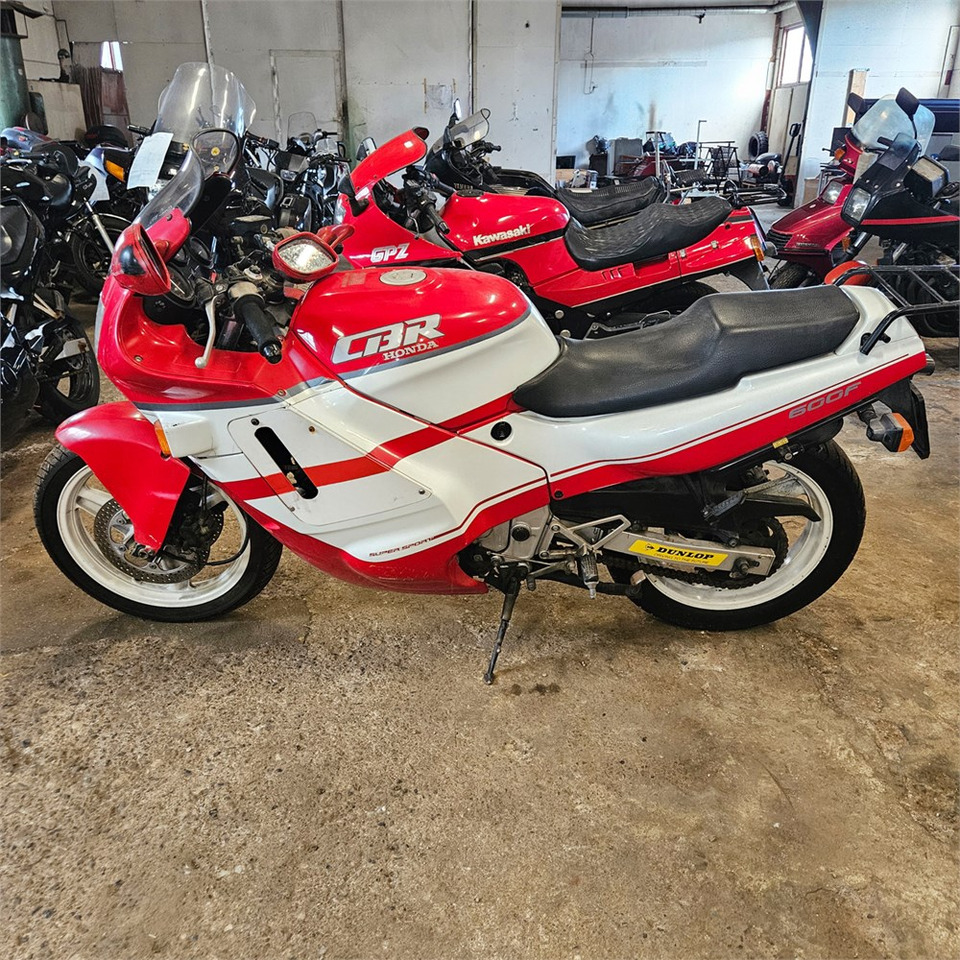 Honda CBR600F Super sport - دراجة بخارية: صور 2 Honda CBR600F Super sport - دراجة بخارية: صور 2