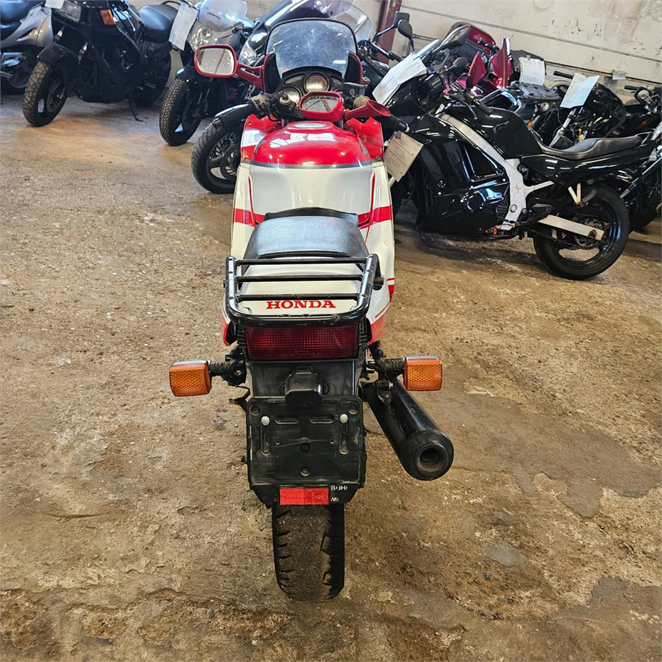 Honda CBR600F Super sport - دراجة بخارية: صور 4 Honda CBR600F Super sport - دراجة بخارية: صور 4