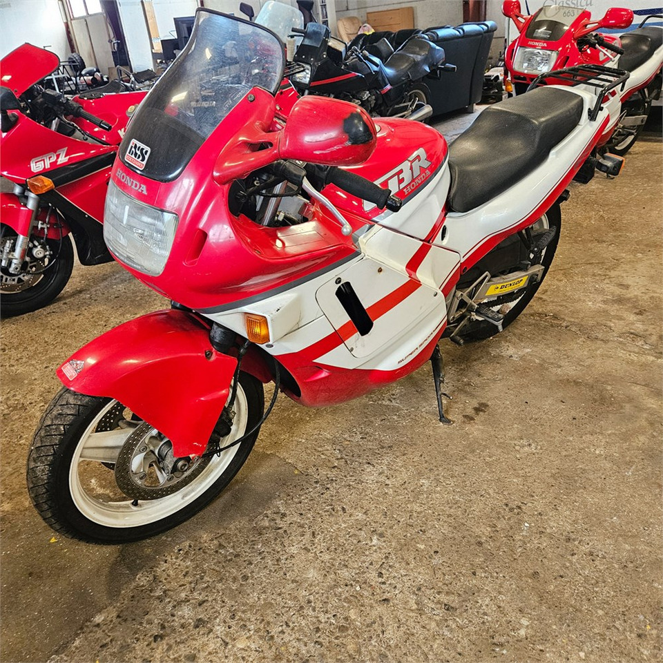 Honda CBR600F Super sport - دراجة بخارية: صور 1 Honda CBR600F Super sport - دراجة بخارية: صور 1