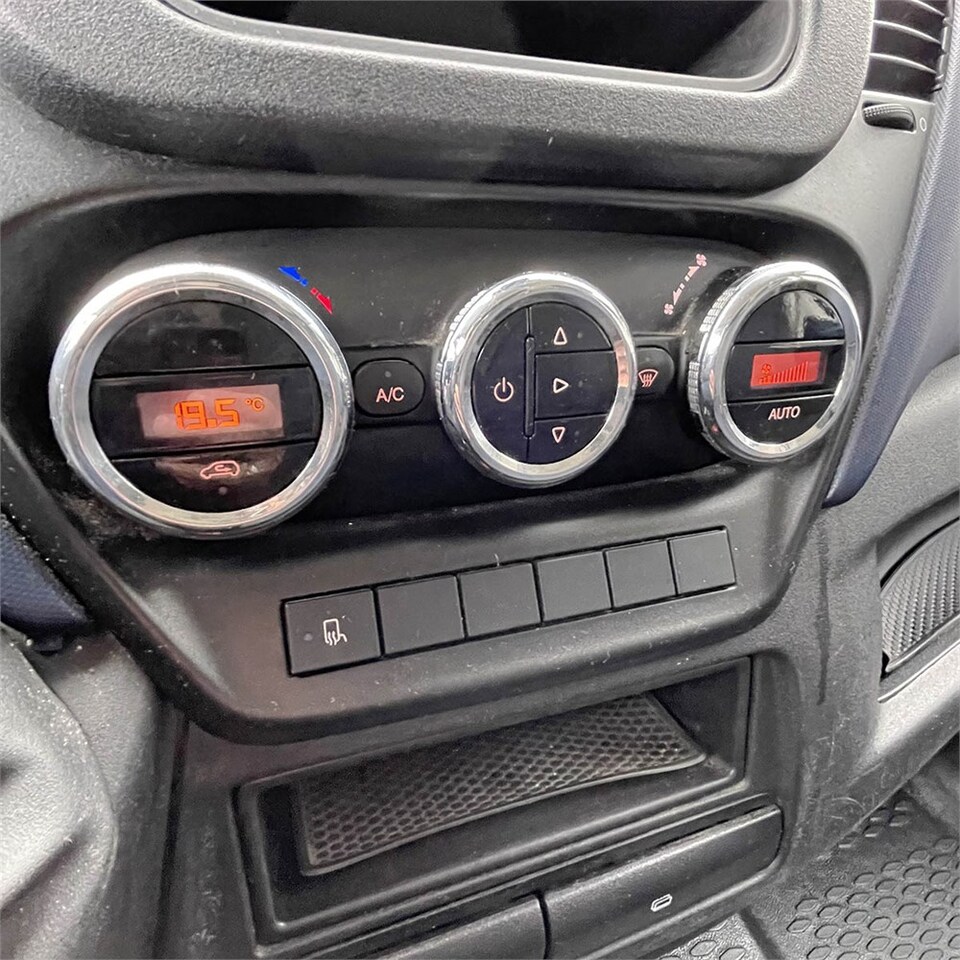 فان Iveco 35-120 HI Matic: صور 16 فان Iveco 35-120 HI Matic: صور 16