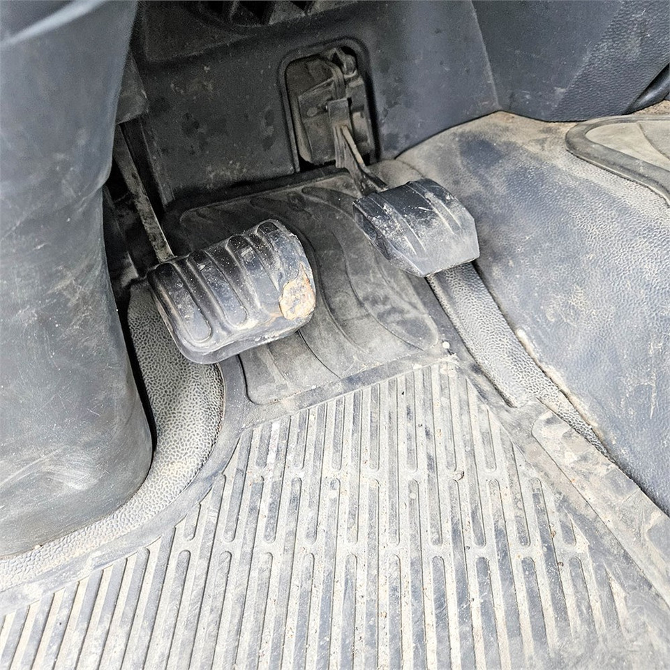 قلابات, شاحنة كرين Iveco Eurocargo 120E25: صور 30
