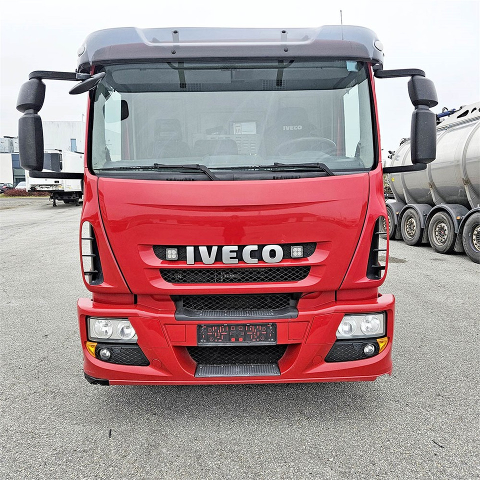 قلابات, شاحنة كرين Iveco Eurocargo 120E25: صور 15
