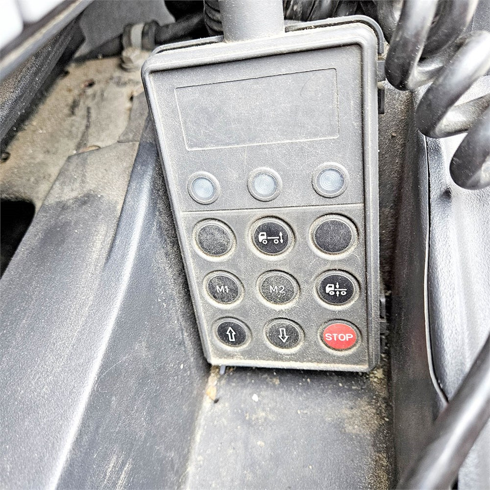 قلابات, شاحنة كرين Iveco Eurocargo 120E25: صور 24