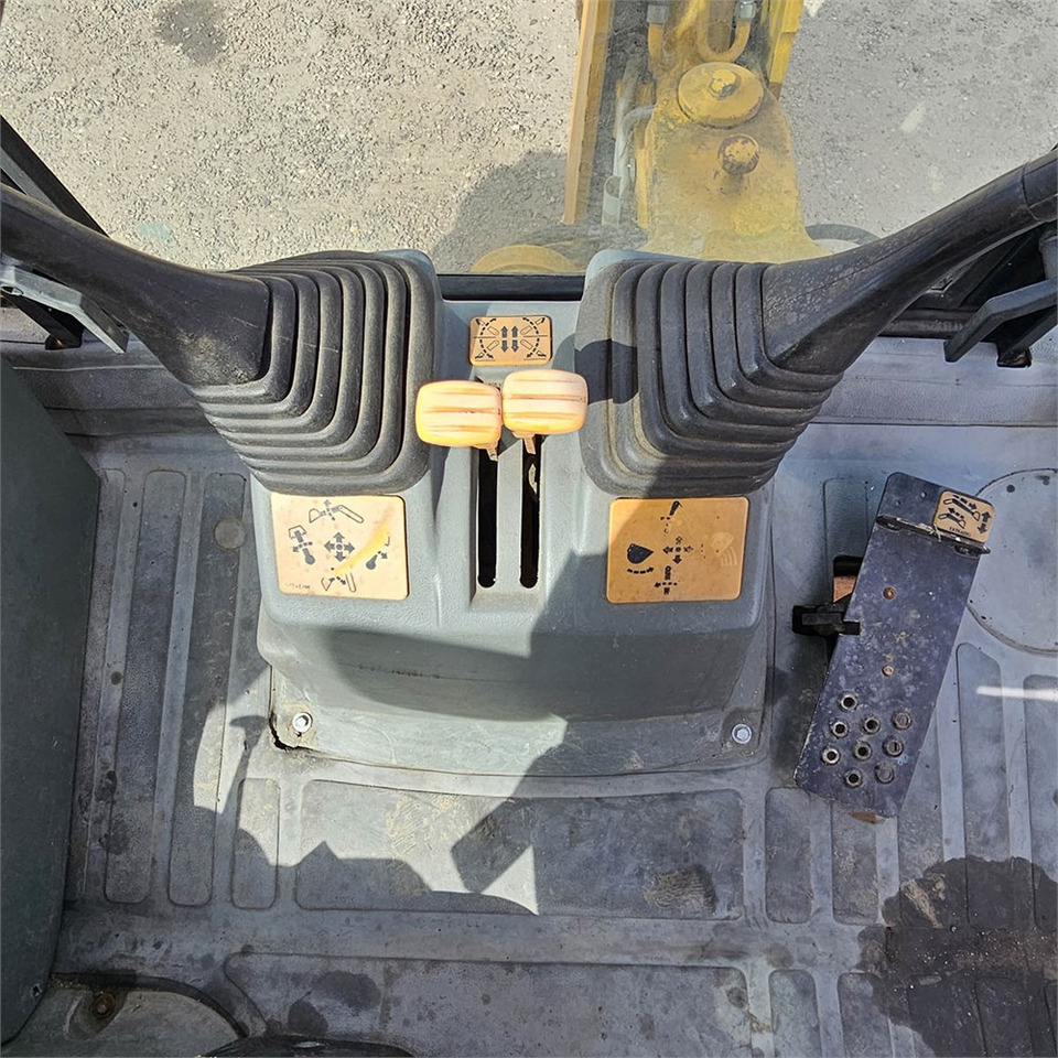 حفار متعدد الاستخدام JCB 4CX eco T4i III B: صور 12