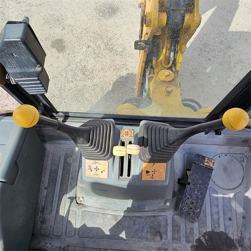 حفار متعدد الاستخدام JCB 4CX eco T4i III B: صور 11