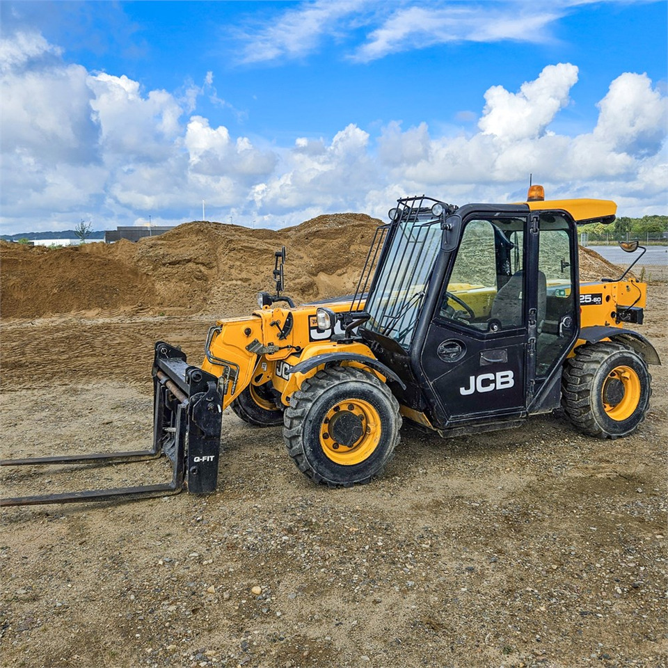 JCB 525-60T4 - رافعة تلسكوبية: صور 1 JCB 525-60T4 - رافعة تلسكوبية: صور 1