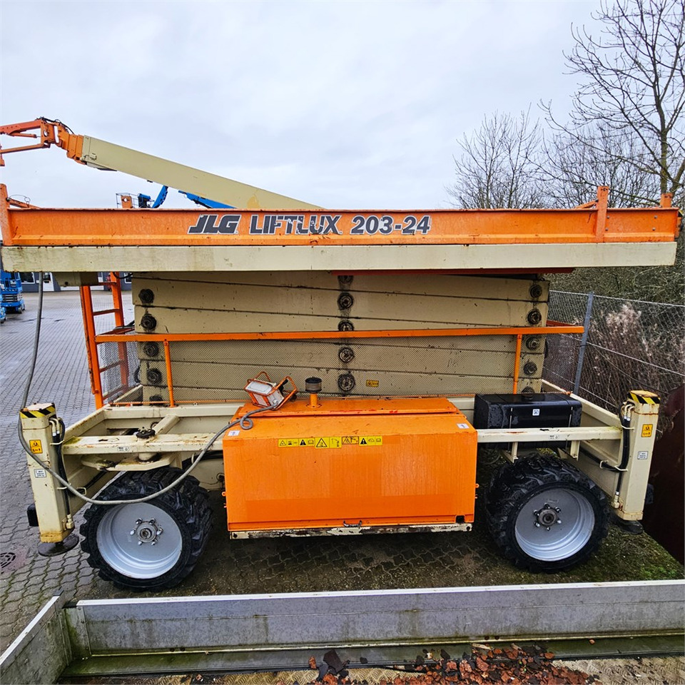 JLG 203-24 - رافعات مقصية: صور 2 JLG 203-24 - رافعات مقصية: صور 2